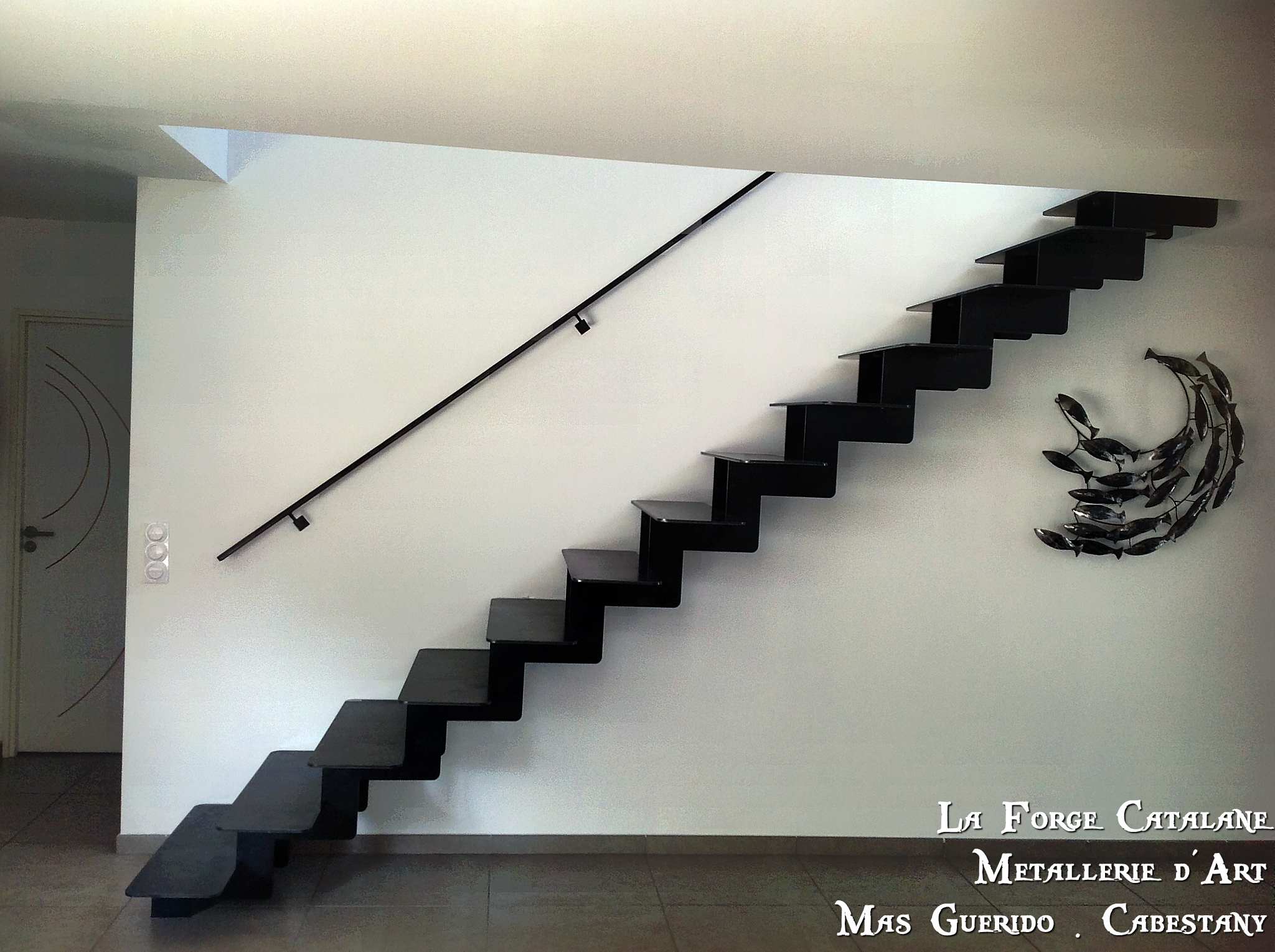 escalier limons cremaillere avec marches fer et main courante forge catalane 1.jpg